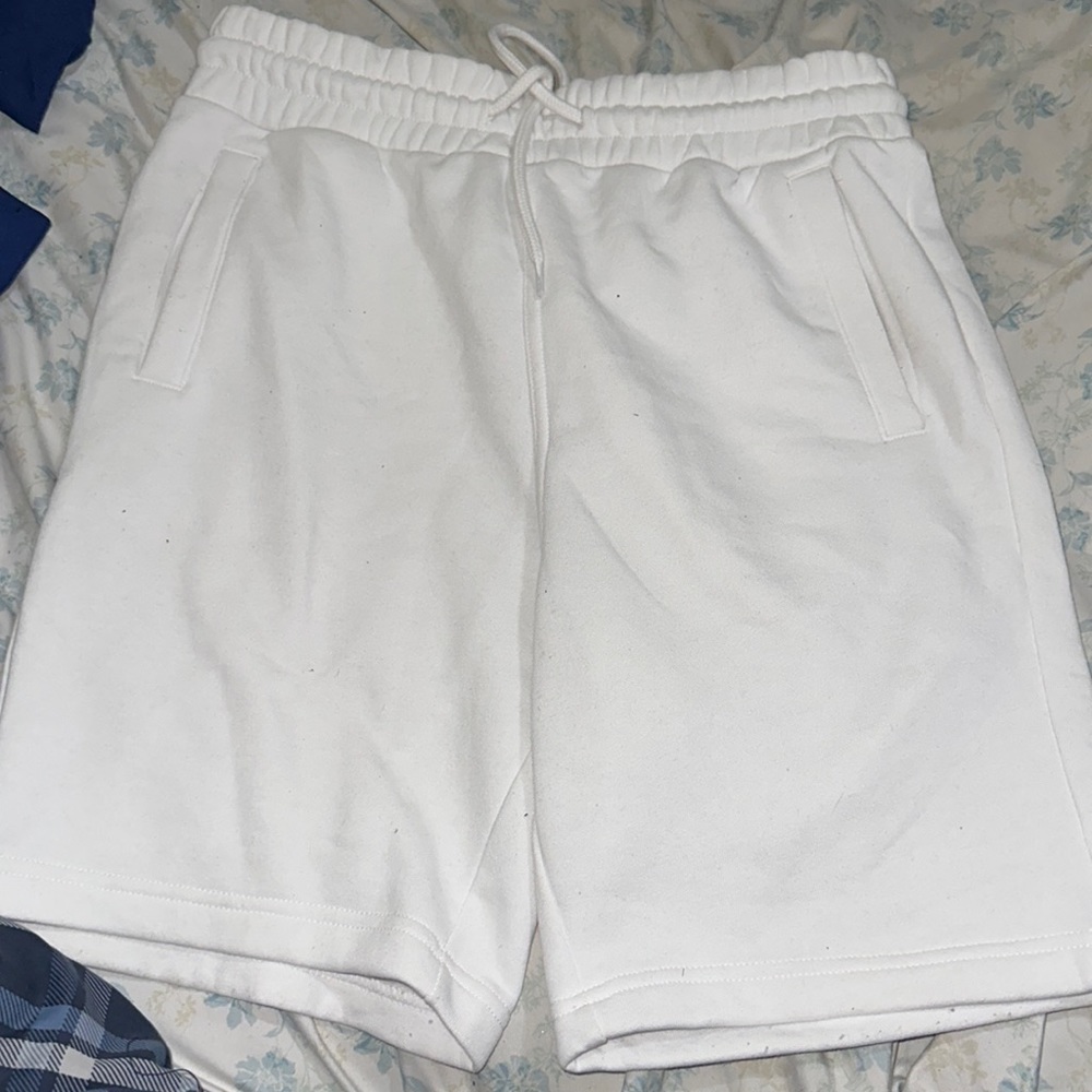 H&M white shorts 58% cotton 42% polyester